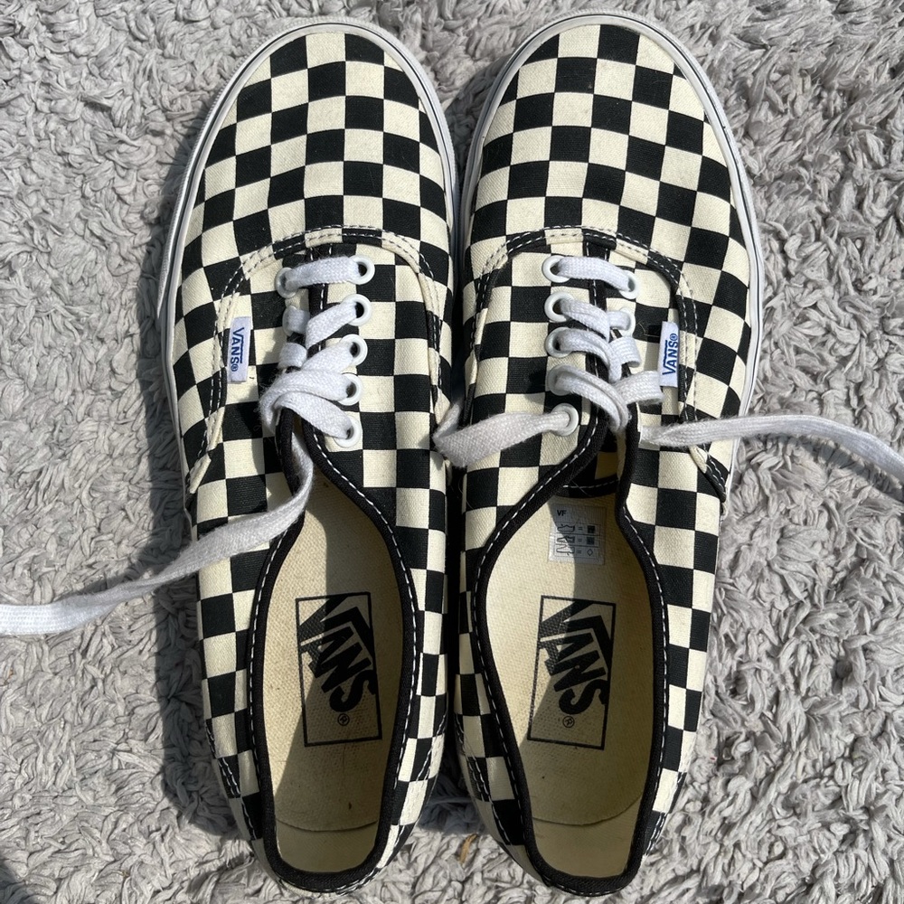 LOW CHECKERED VANS
